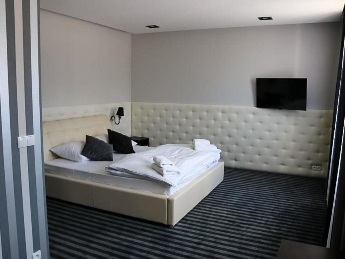 Bialy Dwor Bed and Breakfast Rychwal Εξωτερικό φωτογραφία