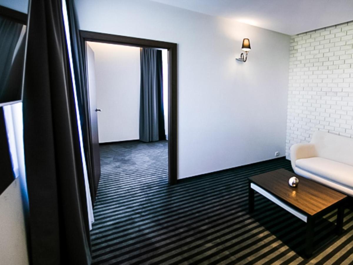 Bialy Dwor Bed and Breakfast Rychwal Εξωτερικό φωτογραφία