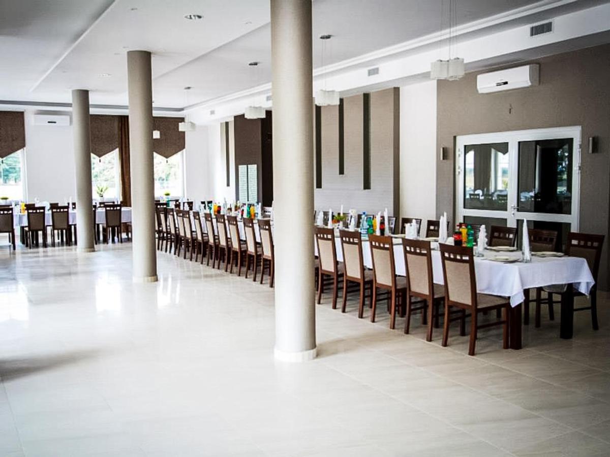 Bialy Dwor Bed and Breakfast Rychwal Εξωτερικό φωτογραφία